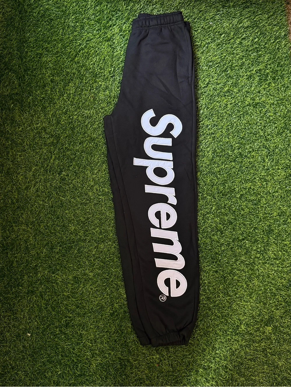 Supreme sweats (Size medium)